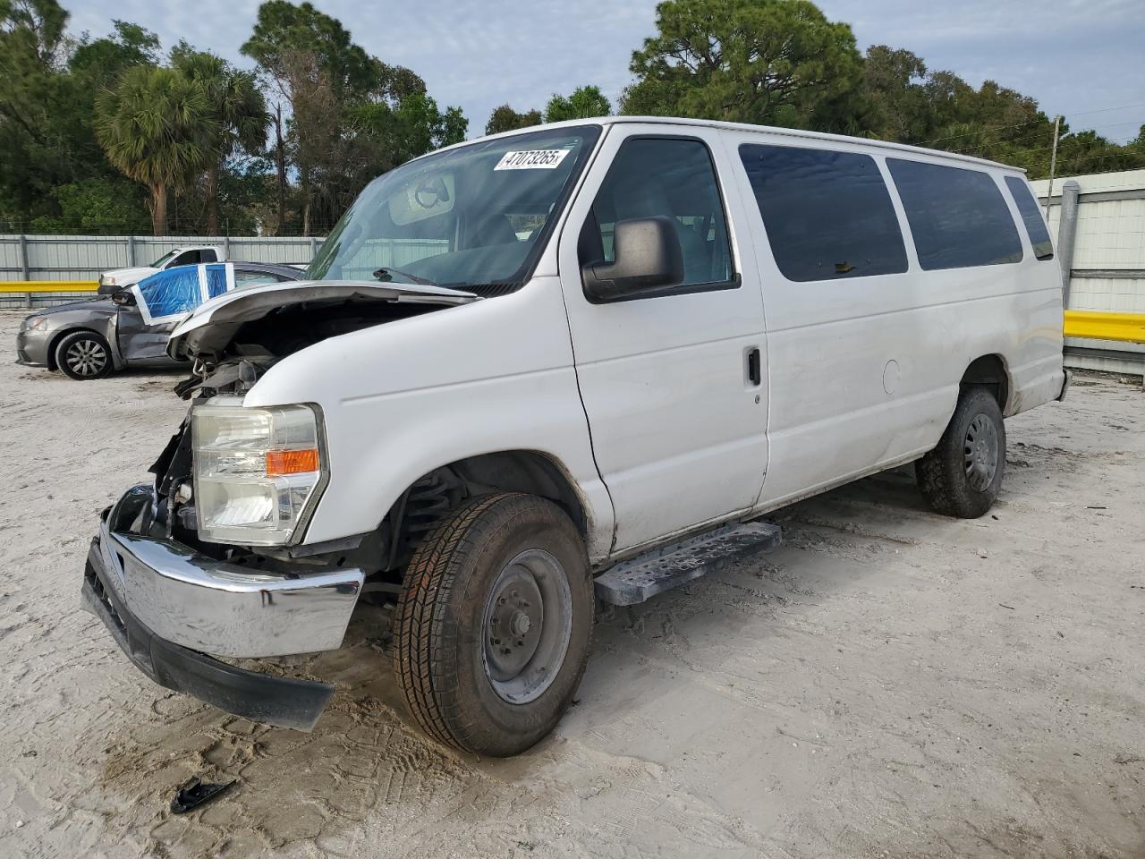 2013 Ford Econoline E350 Super Duty Wagon продається в Fort Pierce, FL - Front End