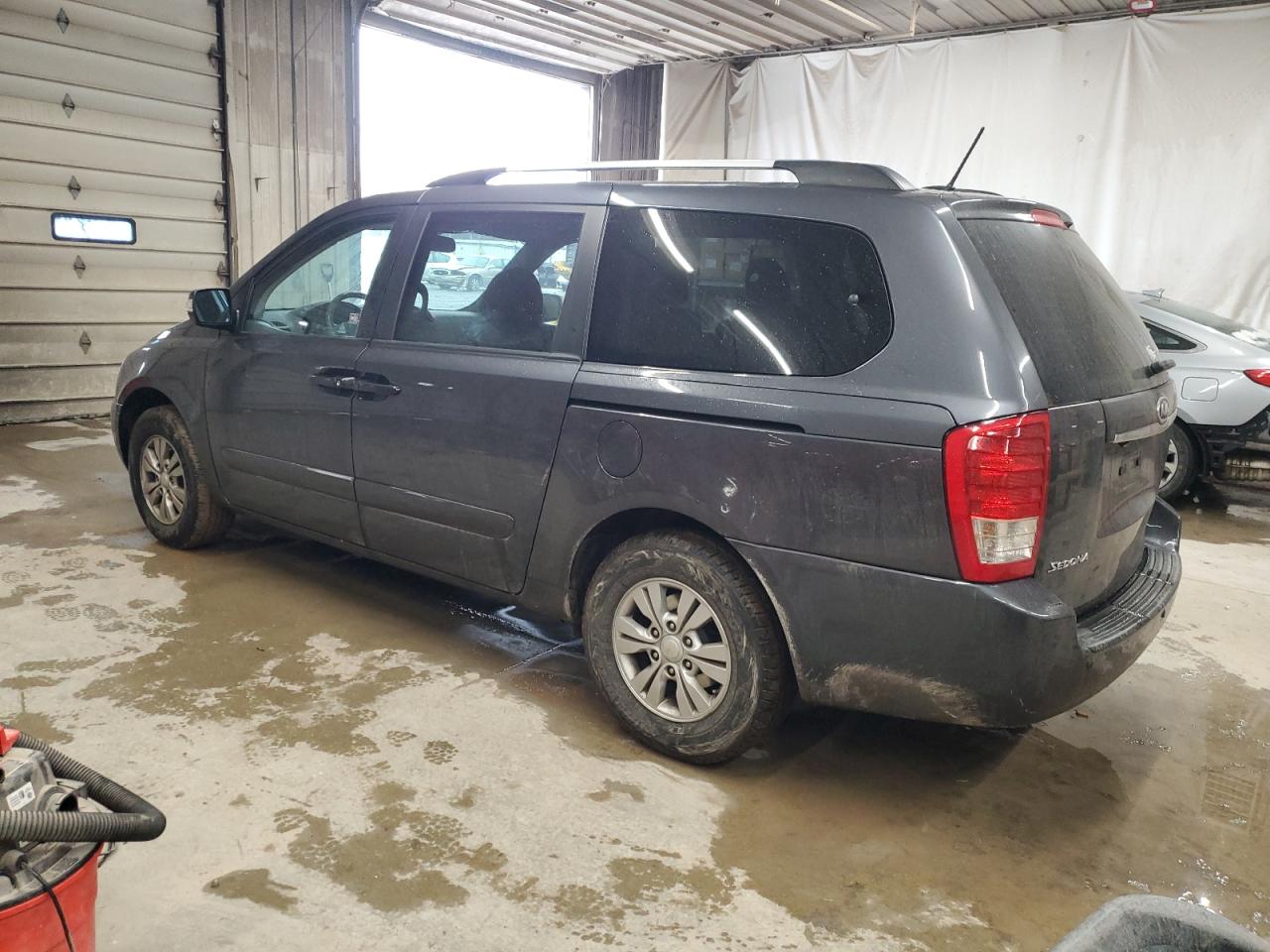 2012 Kia Sedona - Image 2