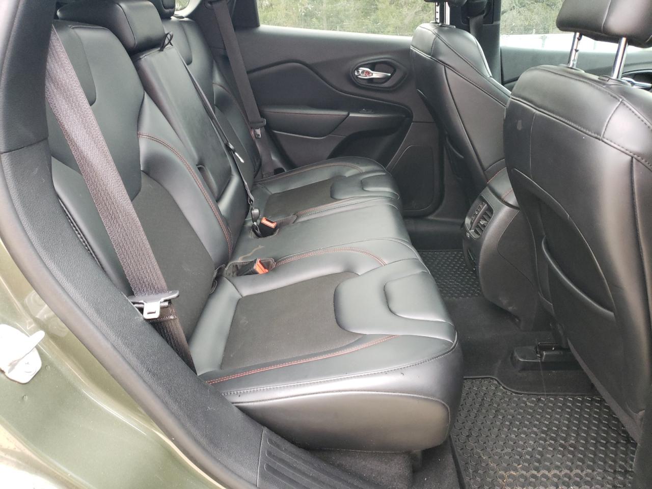 2020 Jeep Cherokee - Image 11
