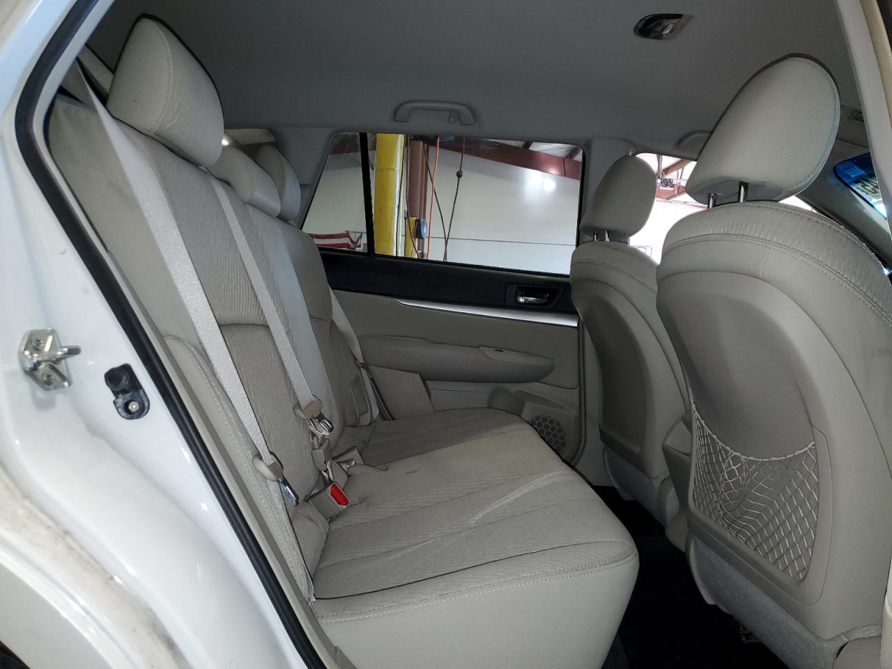 2011 Subaru Outback - Image 11