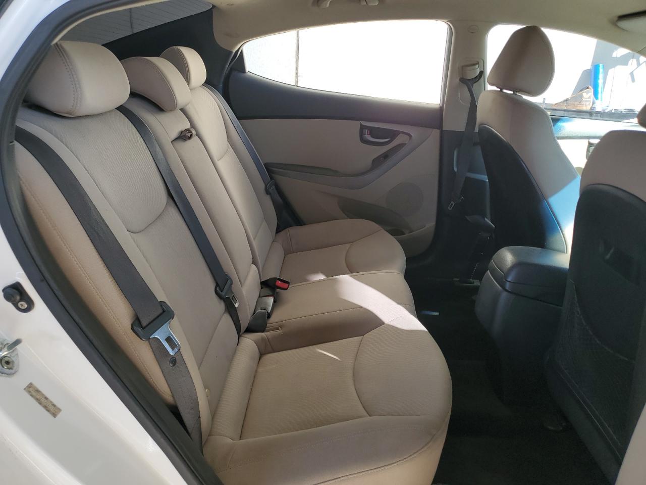 2015 Hyundai Elantra - Image 10