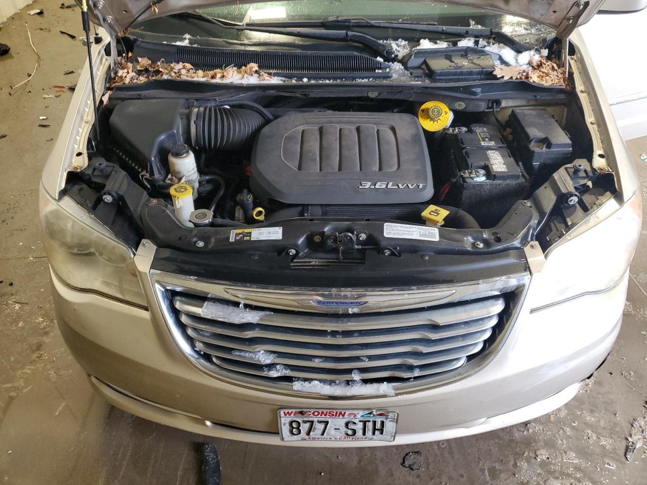 2014 Chrysler Town & Country - Image 12