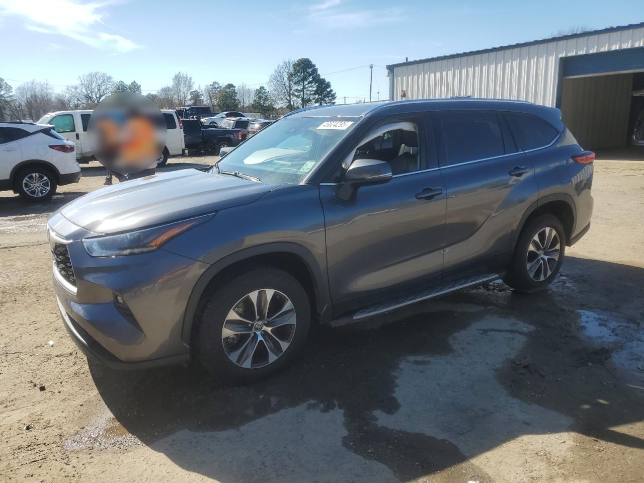 2021 Toyota Highlander - Image 1