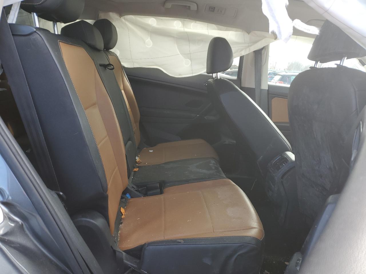 2018 Volkswagen Tiguan - Image 11