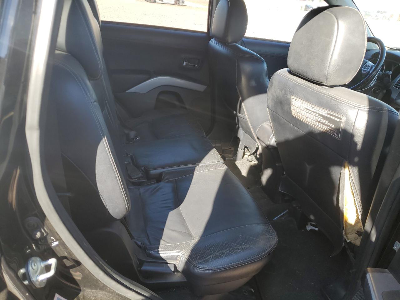 2010 Mitsubishi Outlander - Image 11