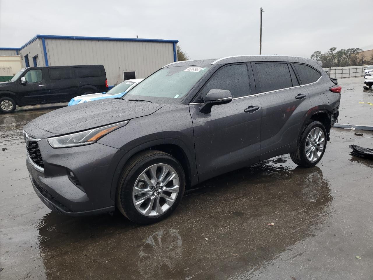 2022 Toyota Highlander - Image 1