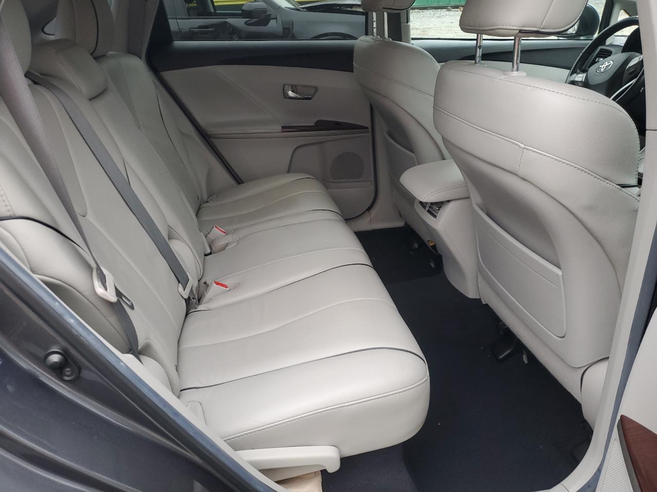 2012 Toyota Venza - Image 11