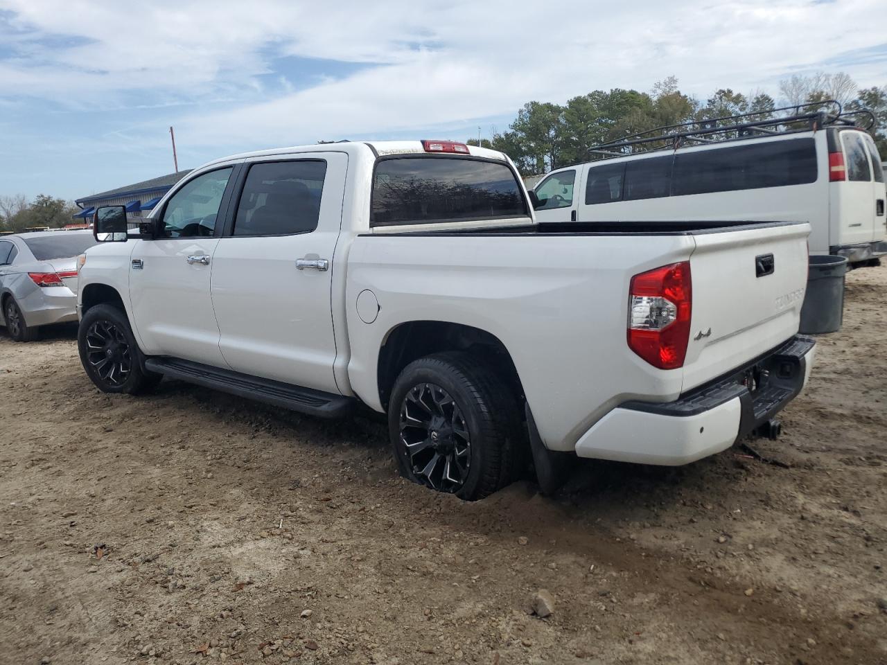 2014 Toyota Tundra - Image 2