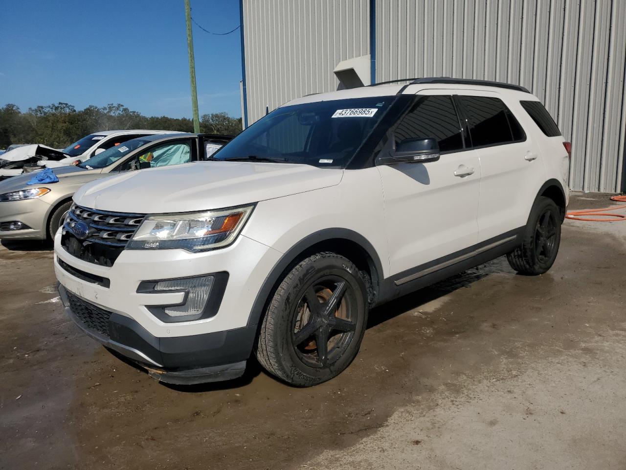 2017 Ford Explorer - Image 1