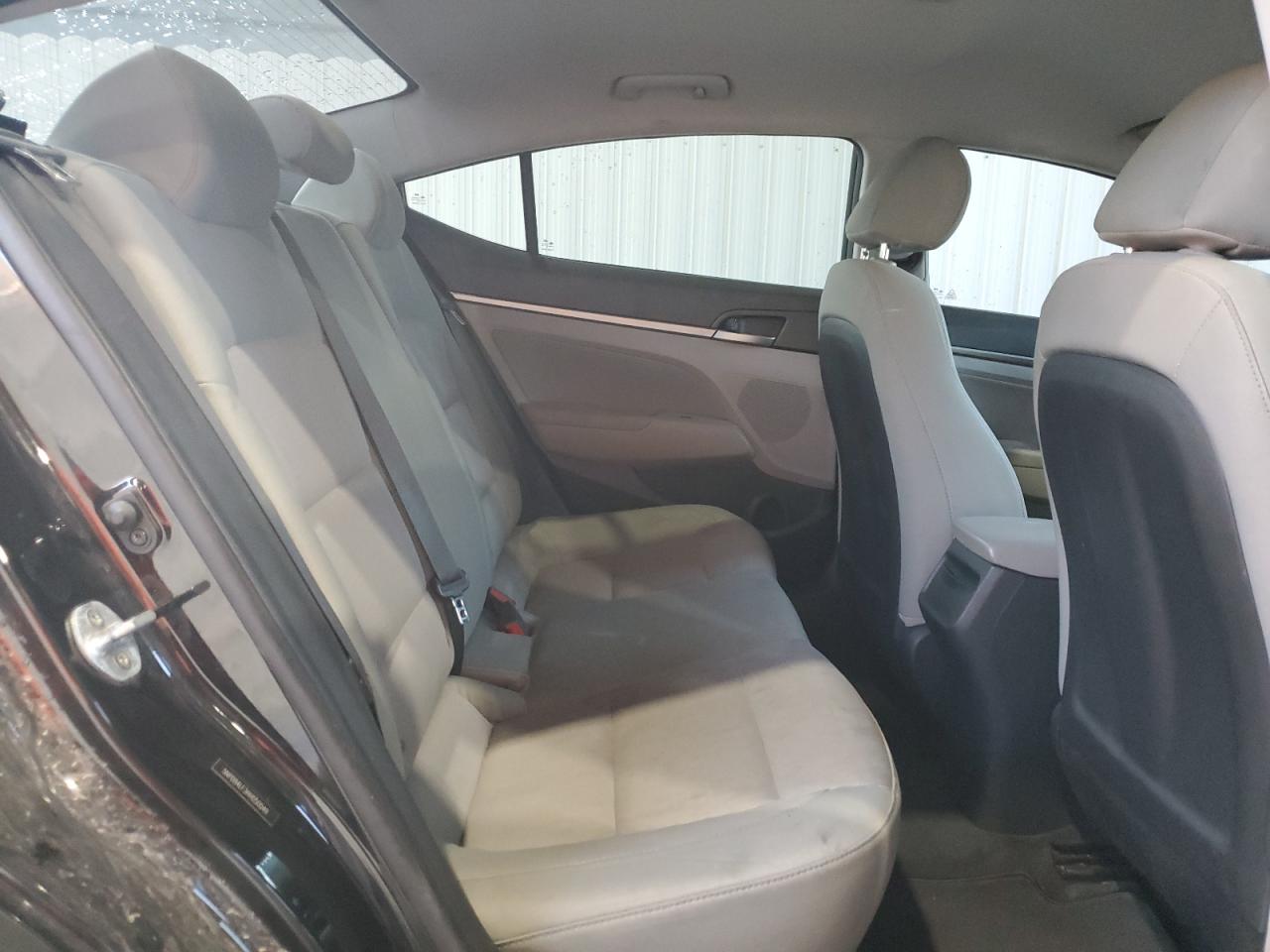 2017 Hyundai Elantra - Image 10