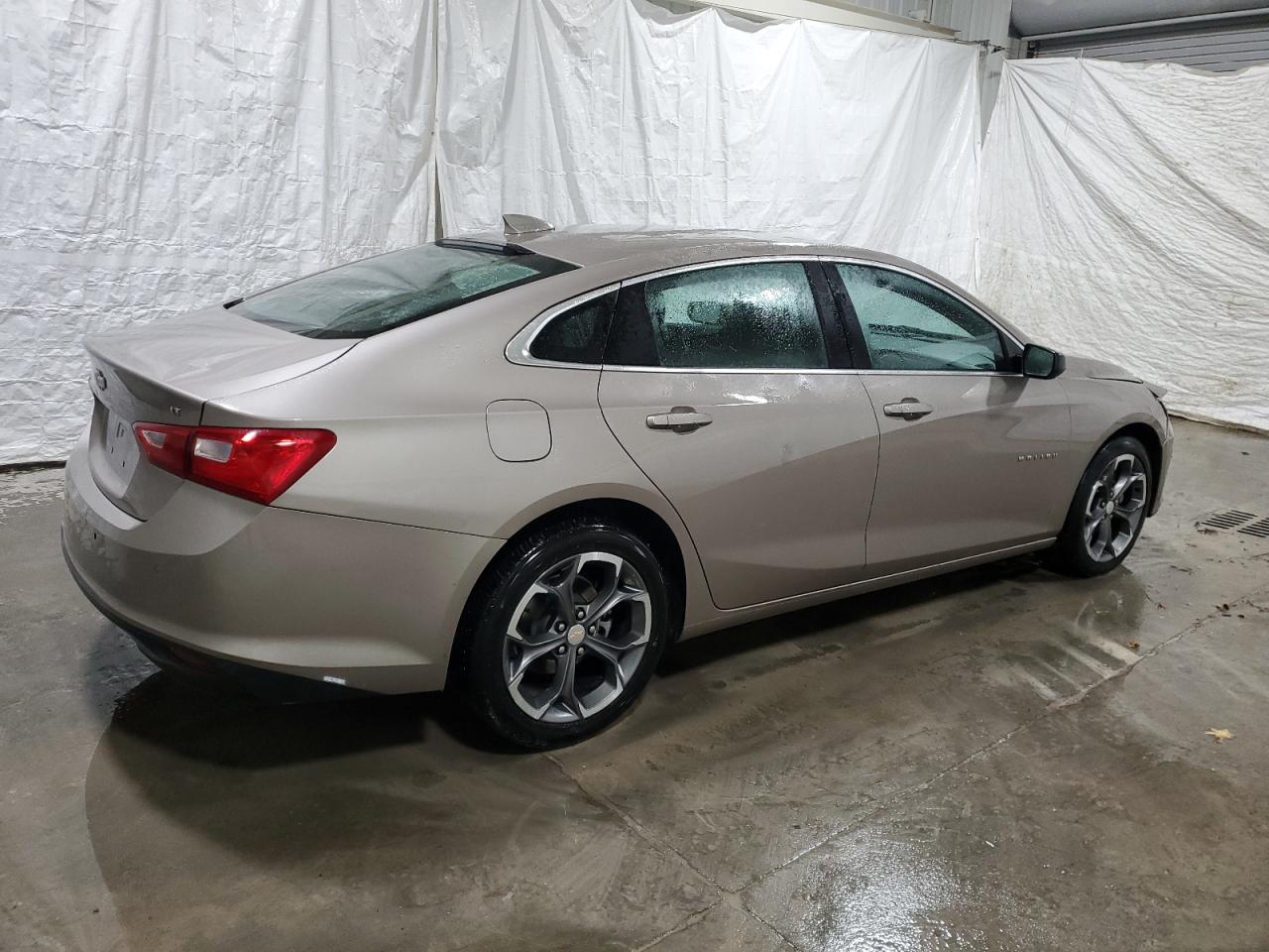 2023 Chevrolet Malibu - Image 3