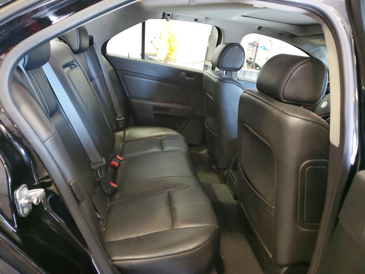 2007 Cadillac STS - Image 10