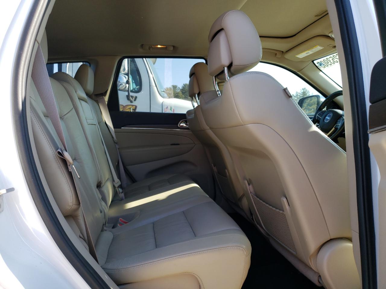 2015 Jeep Grand Cherokee - Image 11
