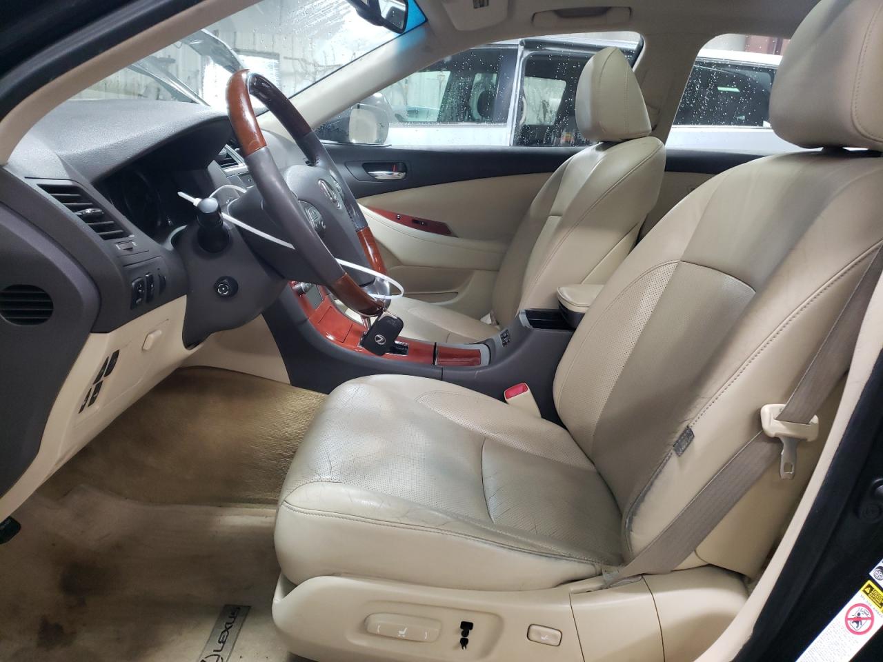 2011 Lexus ES - Image 7