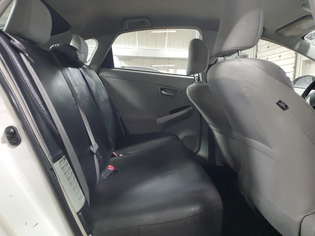 2014 Toyota Prius - Image 11