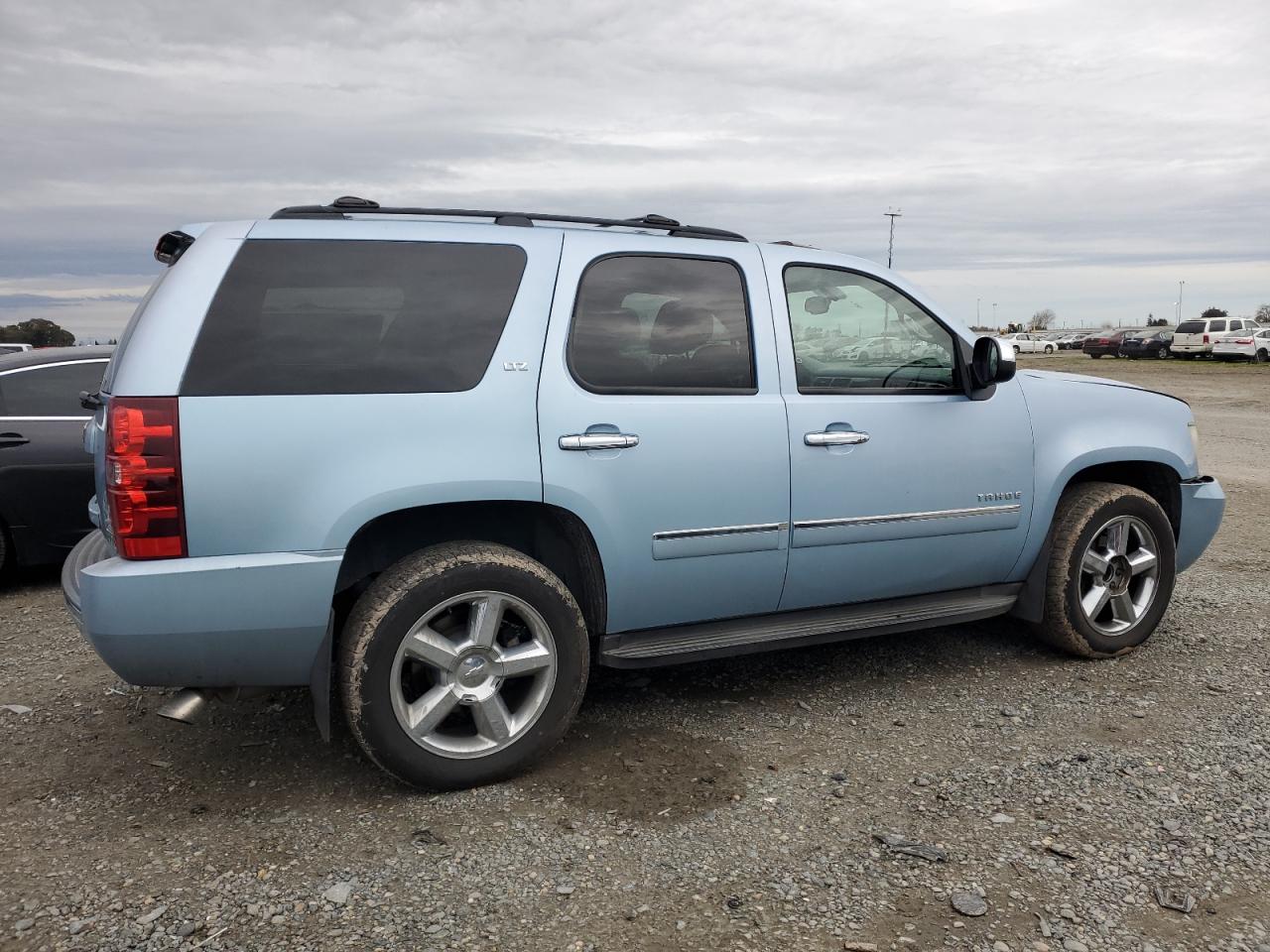2011 Chevrolet Tahoe - Image 3