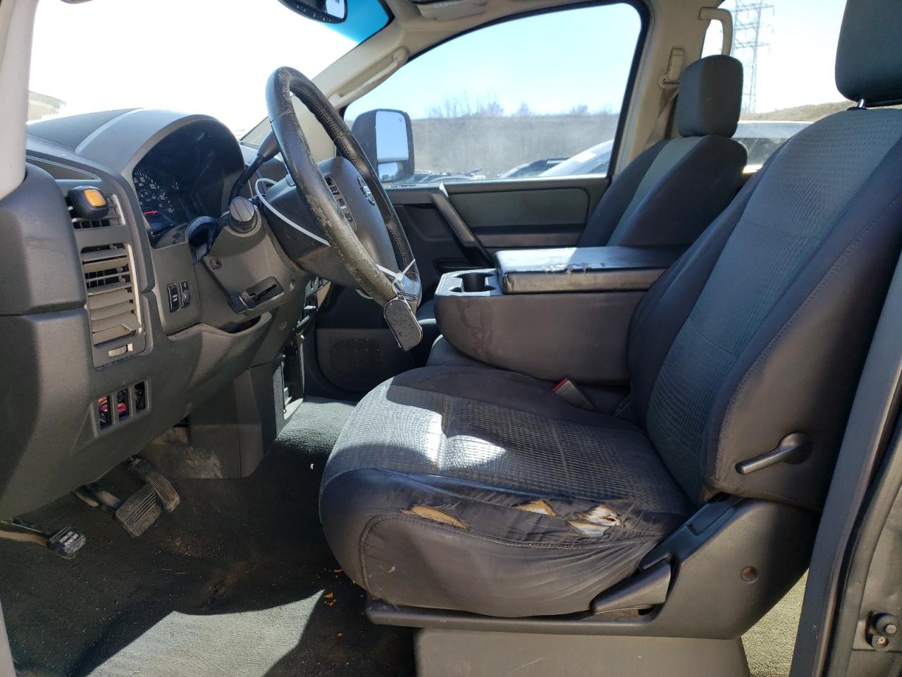 2004 Nissan Titan - Image 7
