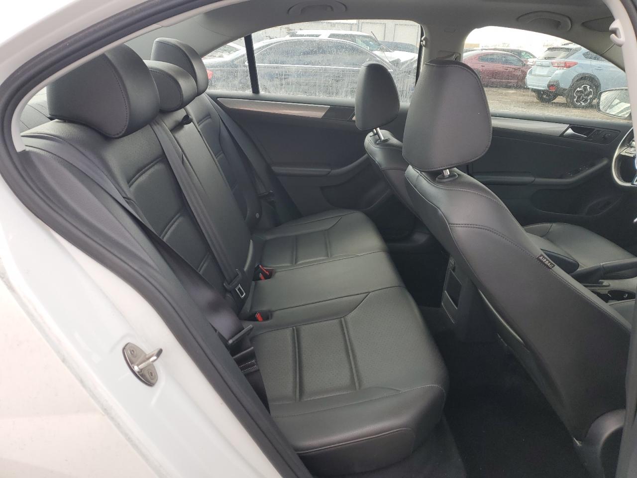 2017 Volkswagen Jetta - Image 10
