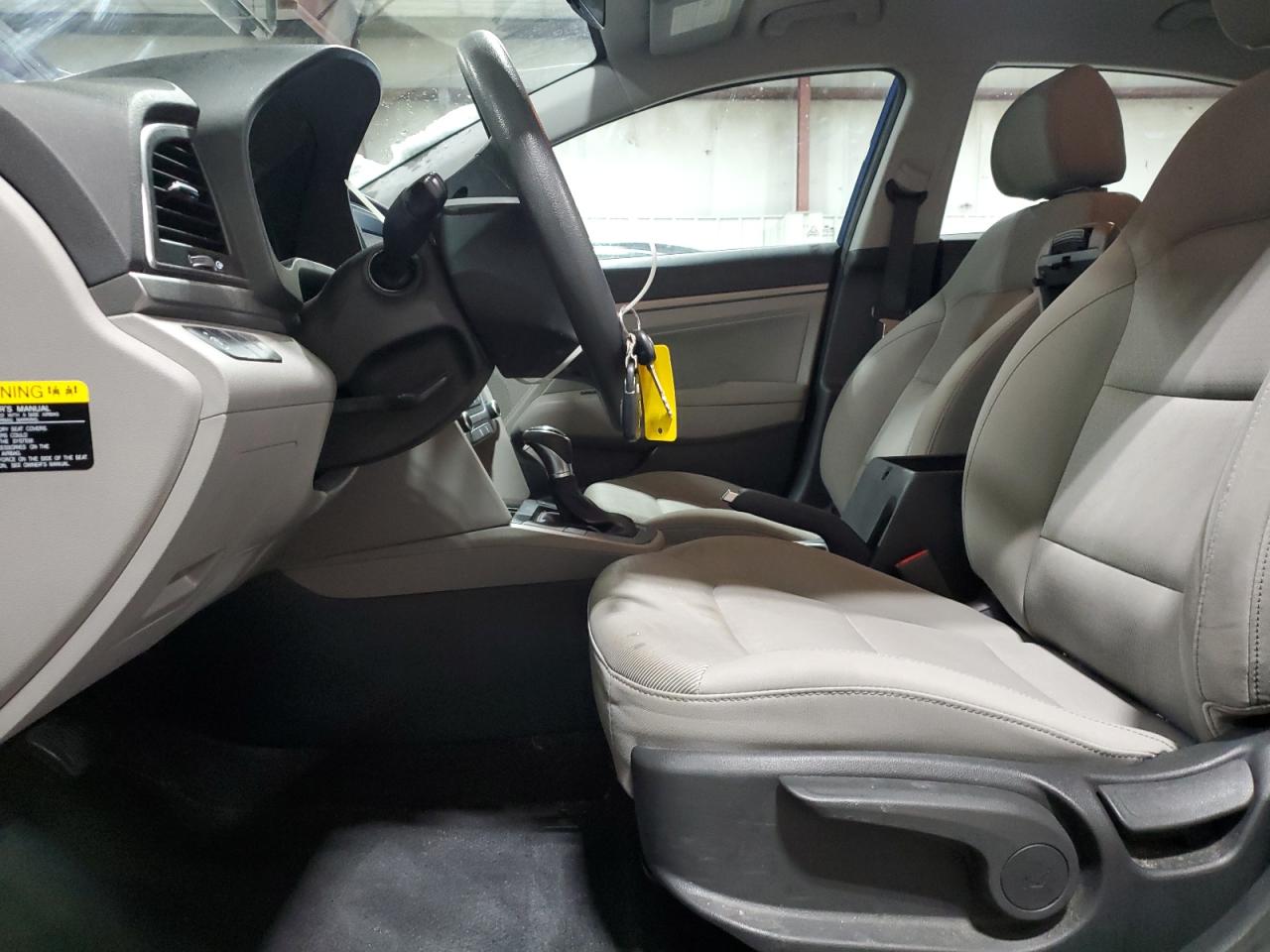 2017 Hyundai Elantra - Image 7