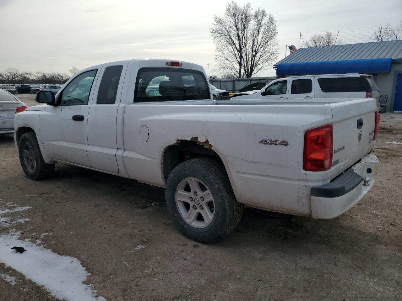 2011 Dodge Dakota - Image 2
