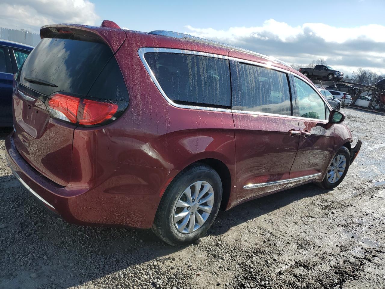 2018 Chrysler Pacifica - Image 3