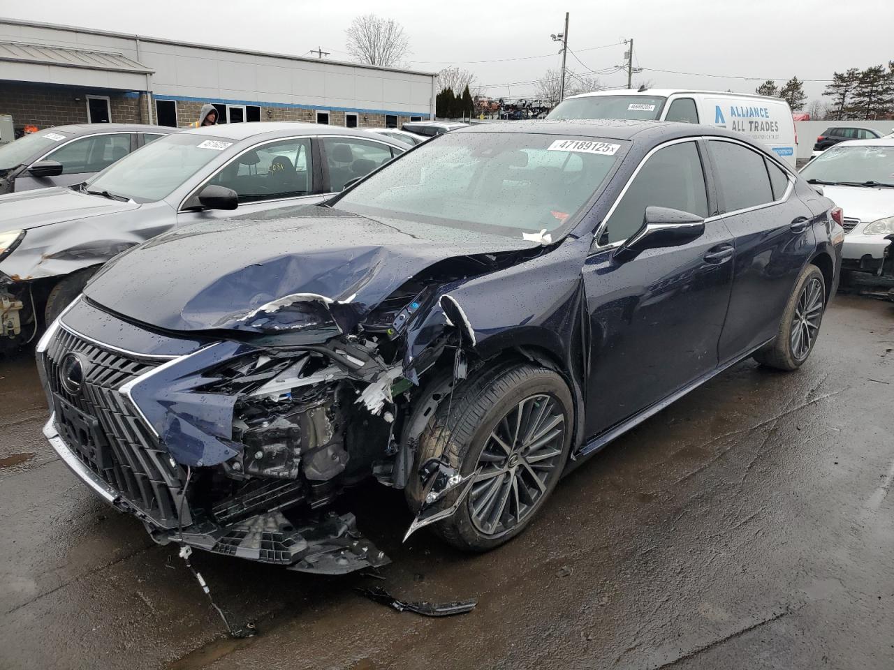 2022 Lexus ES - Image 1