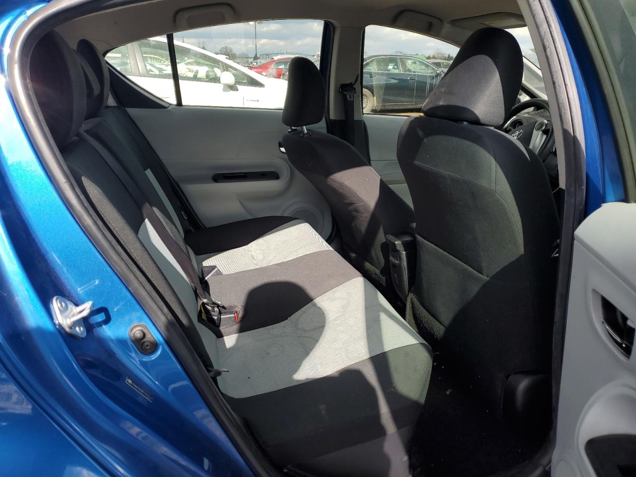 2014 Toyota Prius - Image 11