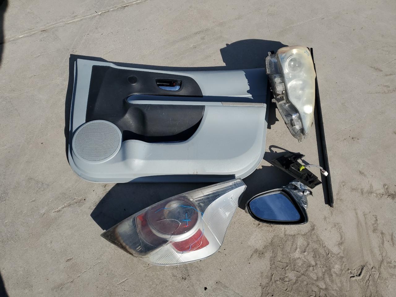 2013 Toyota Prius - Image 12