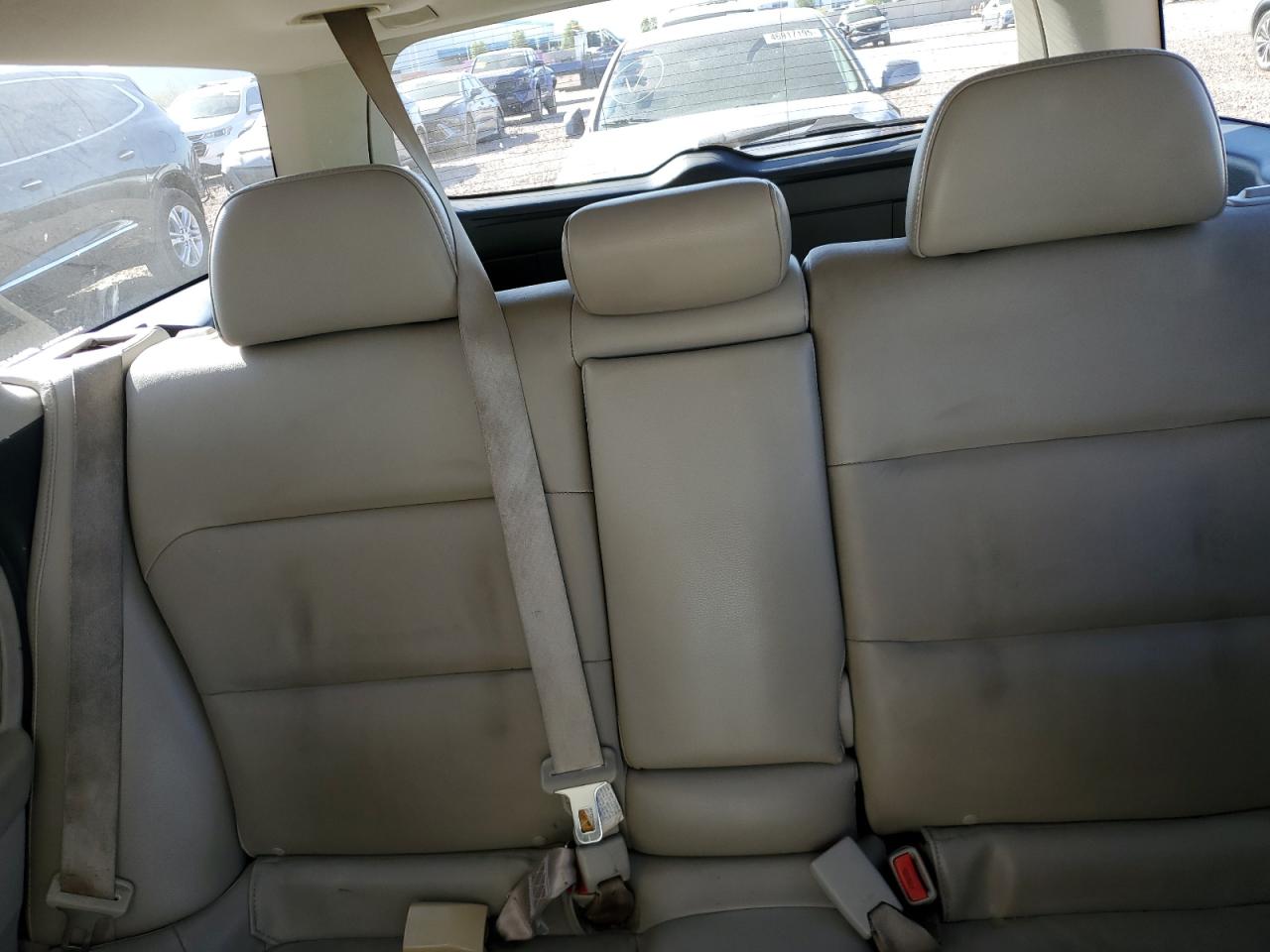 2009 Subaru Outback - Image 10