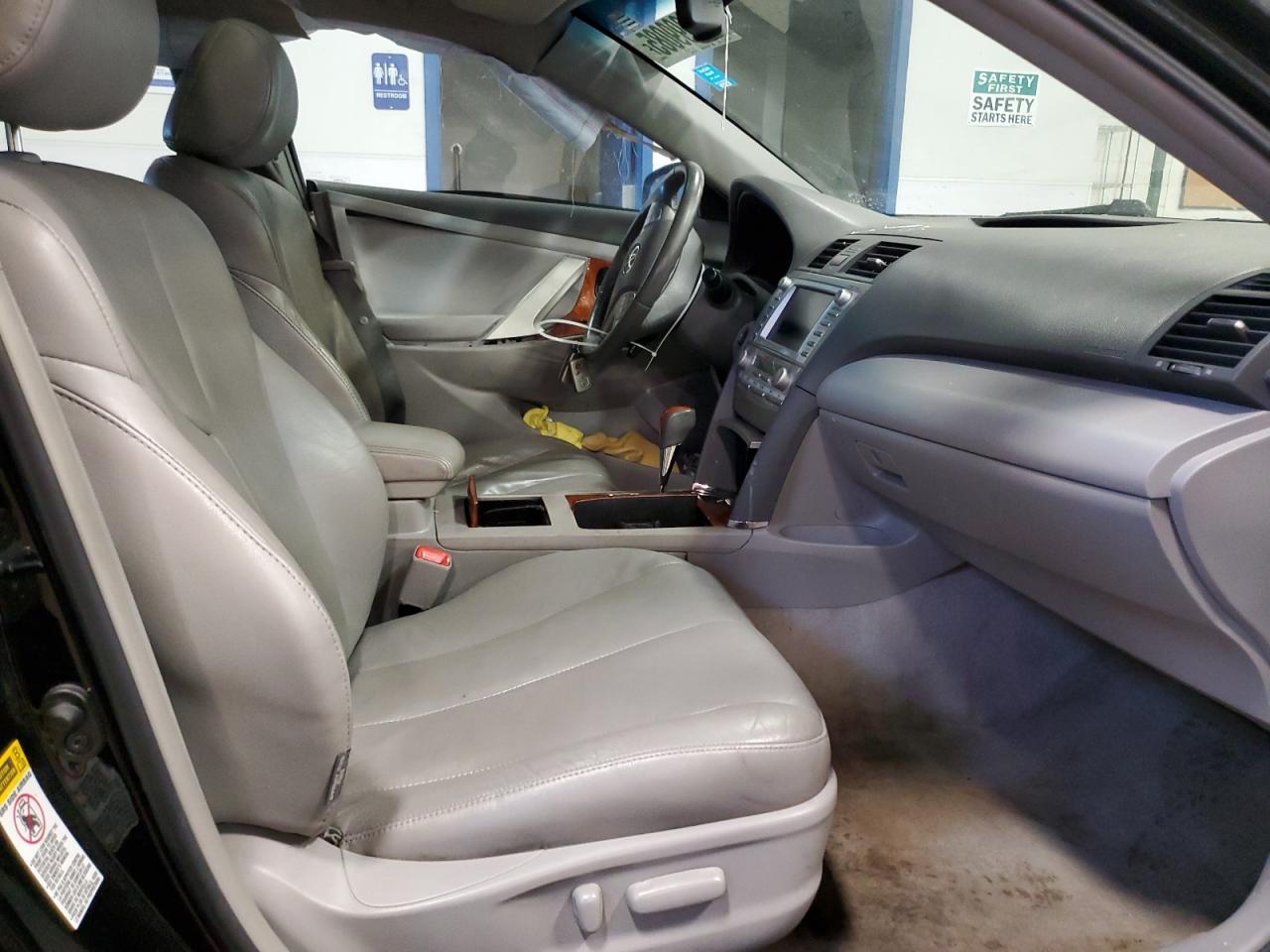 2010 Toyota Camry - Image 7