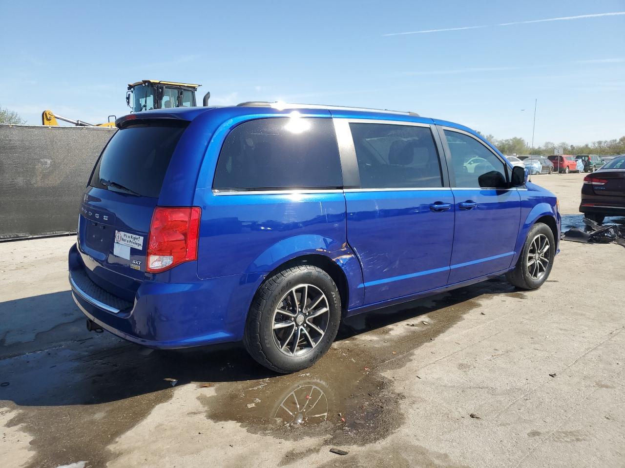 2019 Dodge Caravan - Image 3