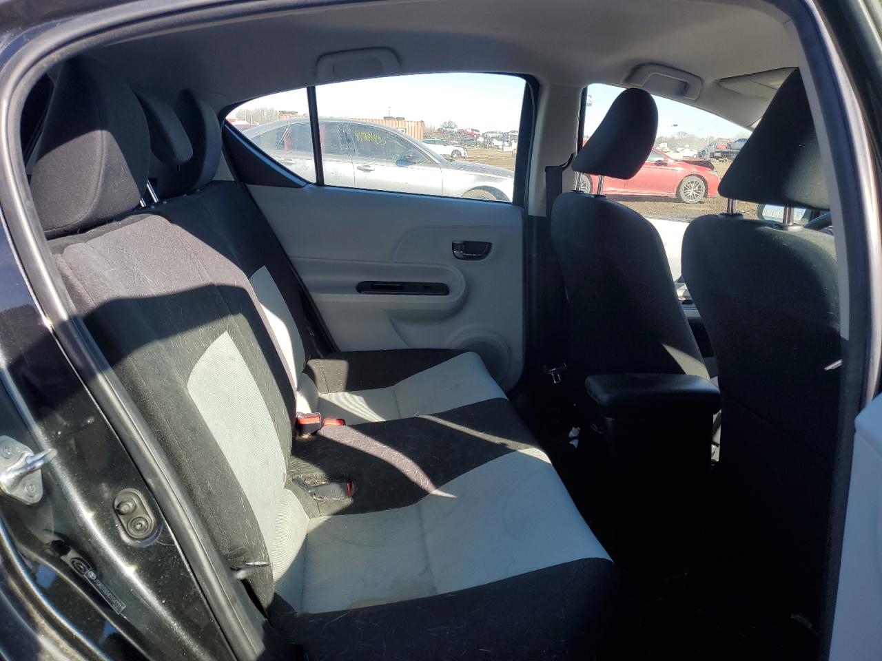 2013 Toyota Prius - Image 11