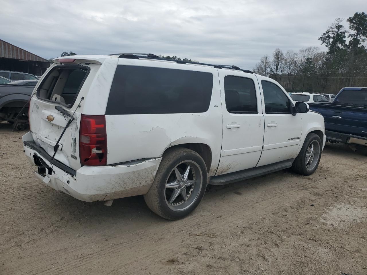 2007 Chevrolet Suburban - Image 3
