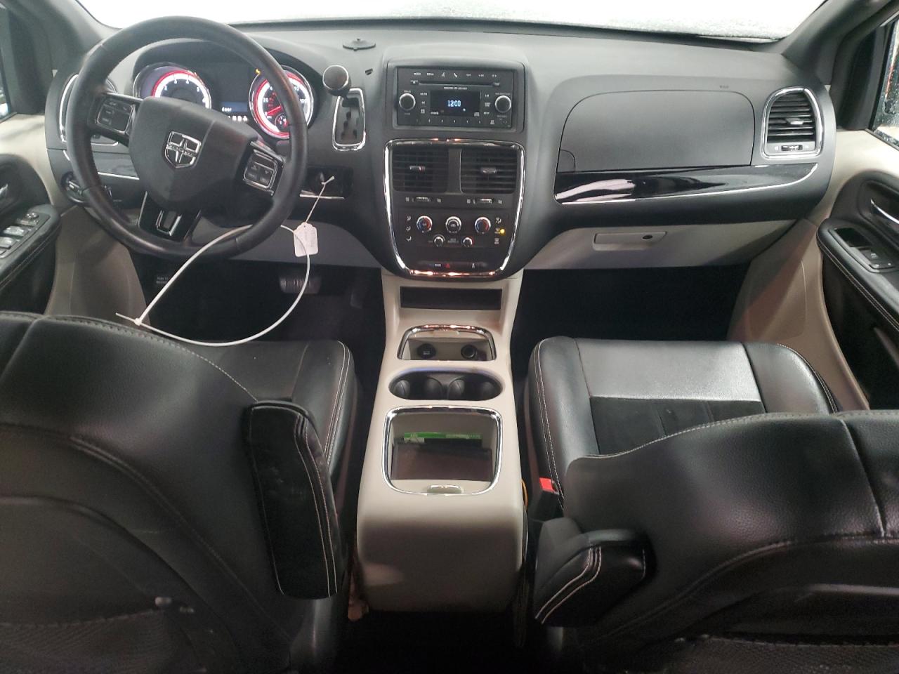 2017 Dodge Caravan - Image 8