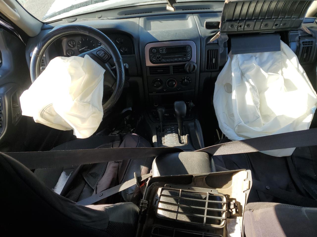 2004 Jeep Grand Cherokee - Image 8