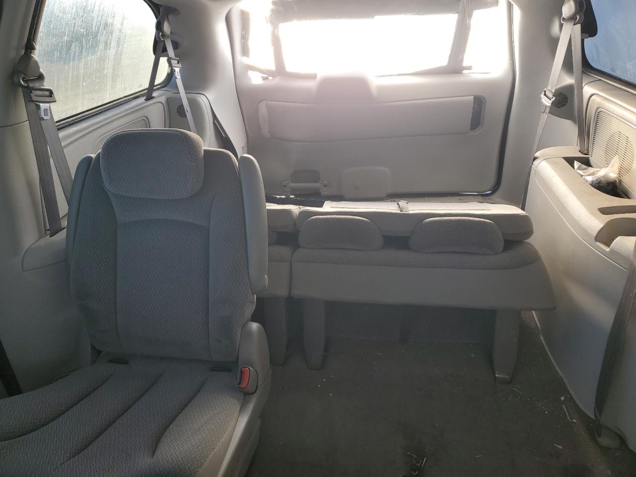 2005 Dodge Caravan - Image 10