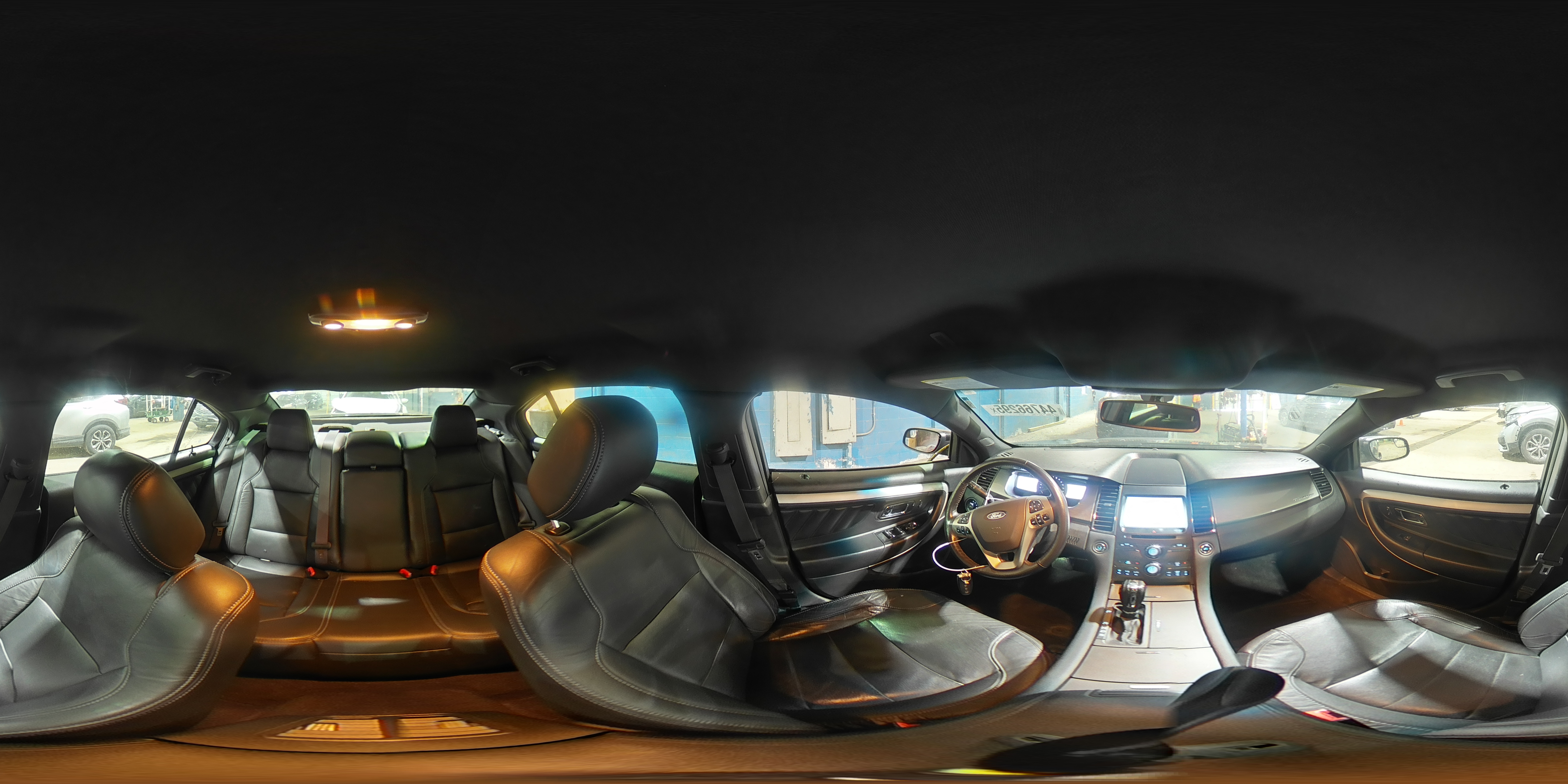 2015 Ford Taurus - Image 14