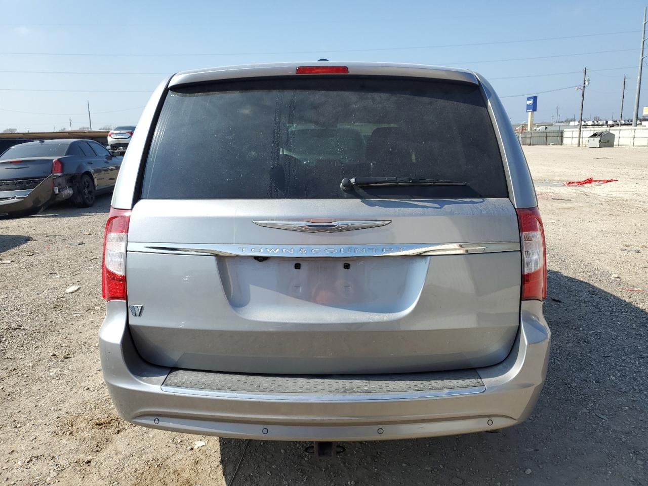 2015 Chrysler Town & Country - Image 6