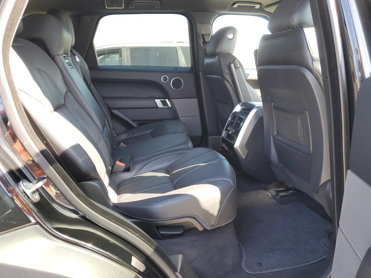 2016 Land Rover Range Rover - Image 11