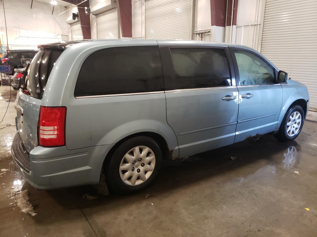 2010 Chrysler Town & Country - Image 3