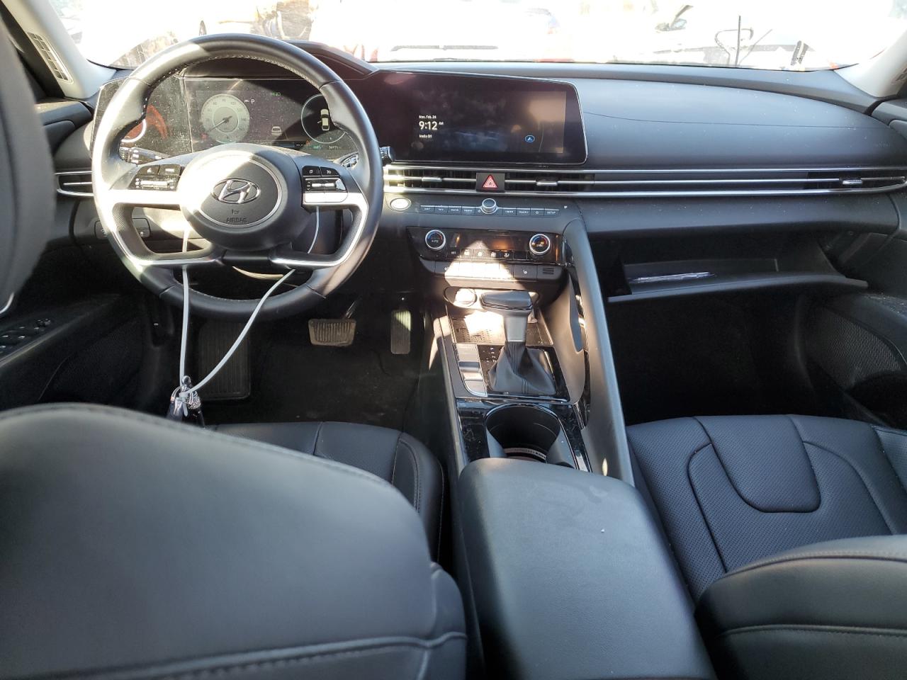 2022 Hyundai Elantra - Image 8