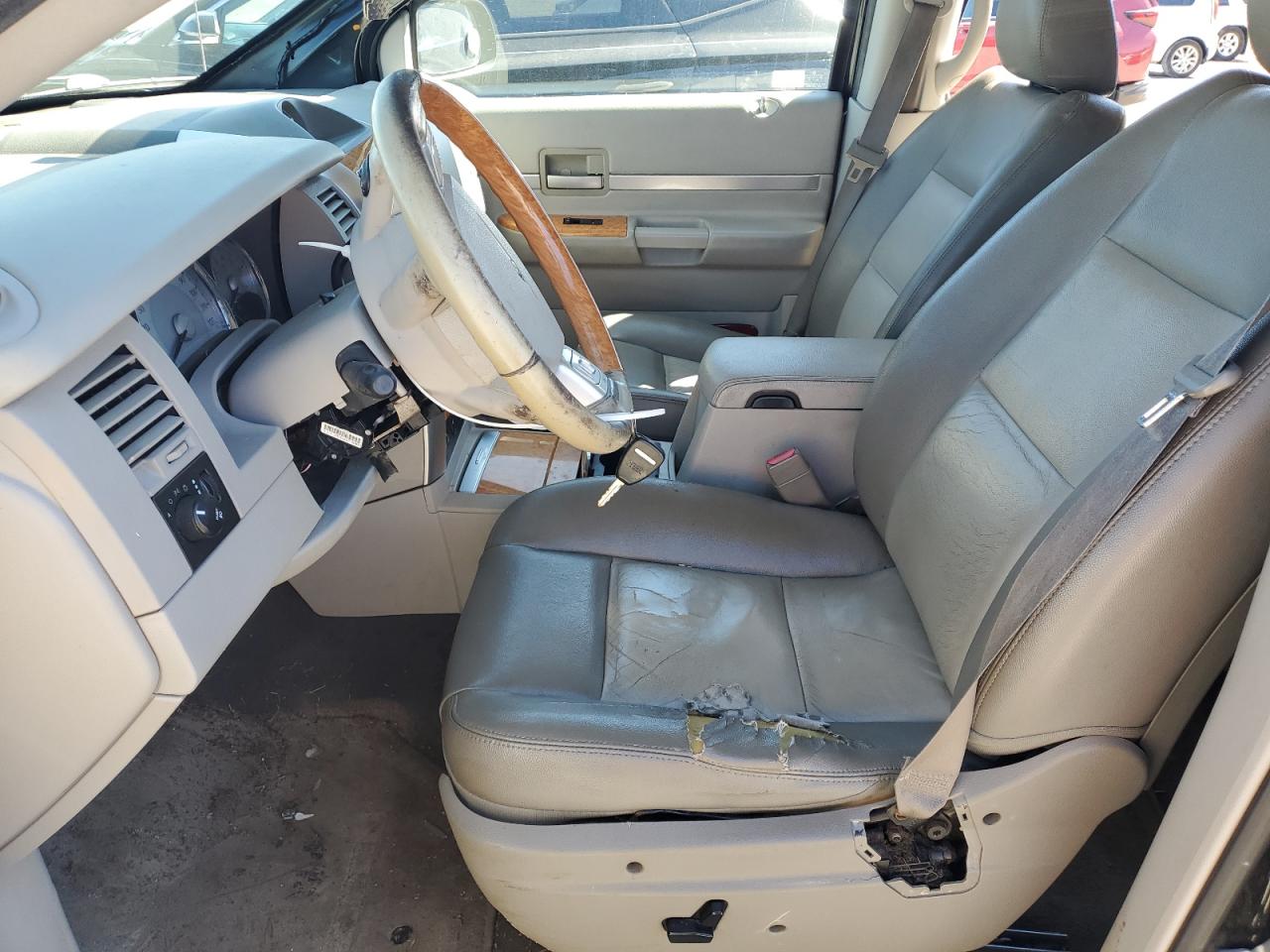 2007 Chrysler Aspen - Image 7