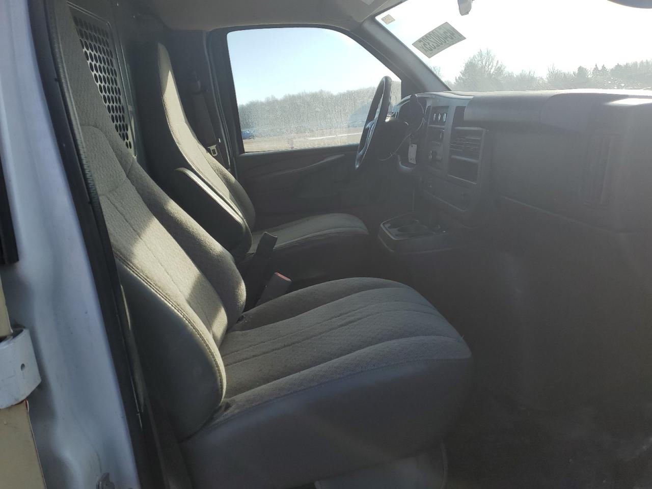 2014 GMC Savana - Image 11