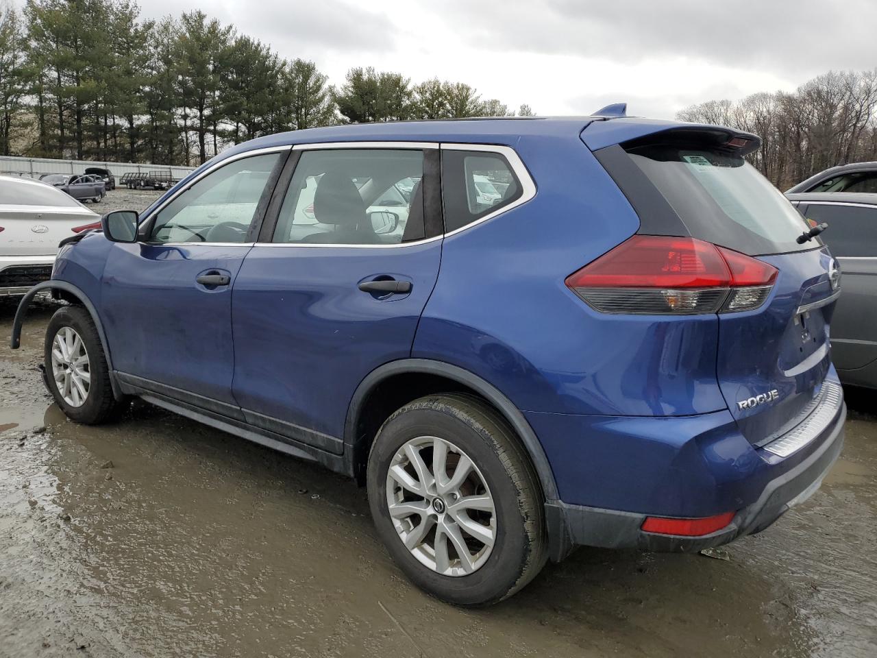 2019 Nissan Rogue - Image 2