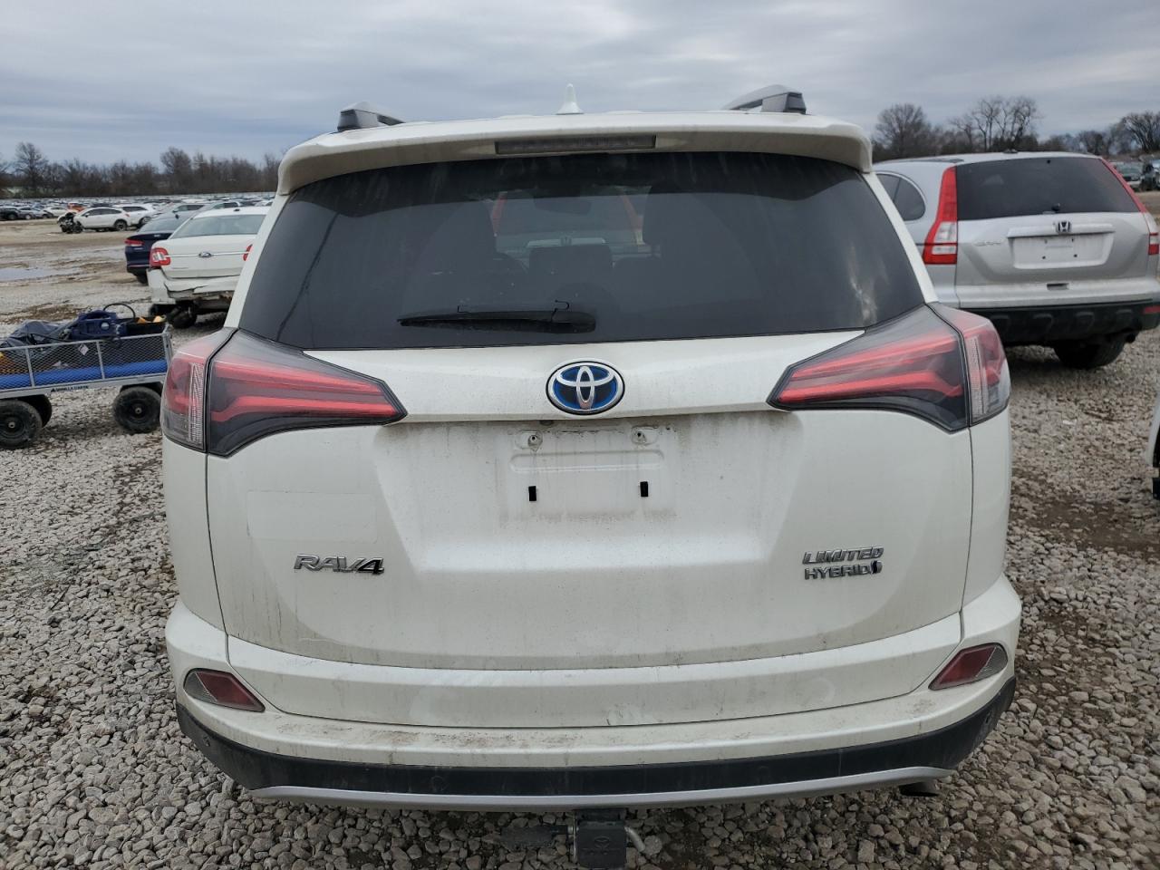 2017 Toyota RAV 4 - Image 6