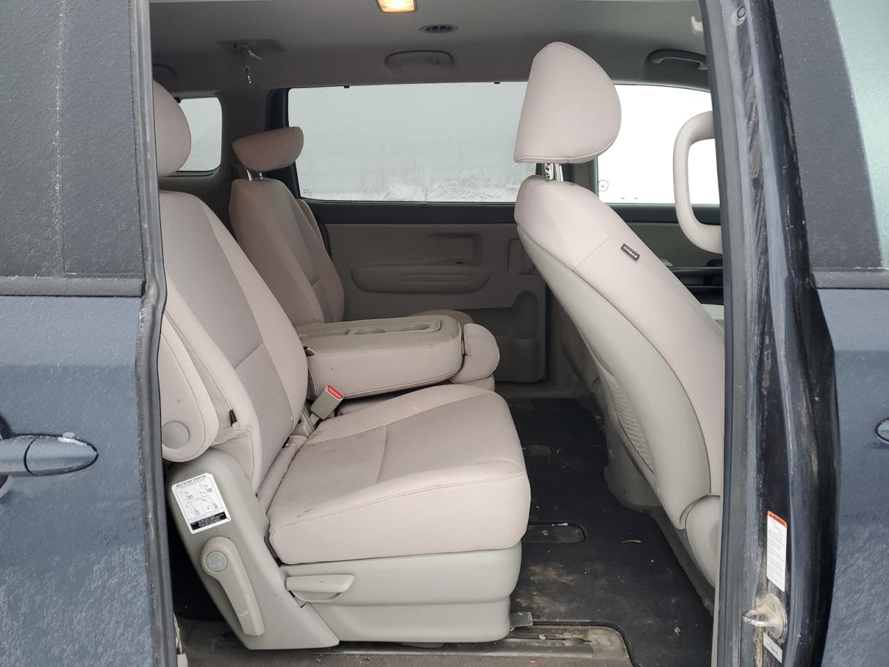 2016 Kia Sedona - Image 11
