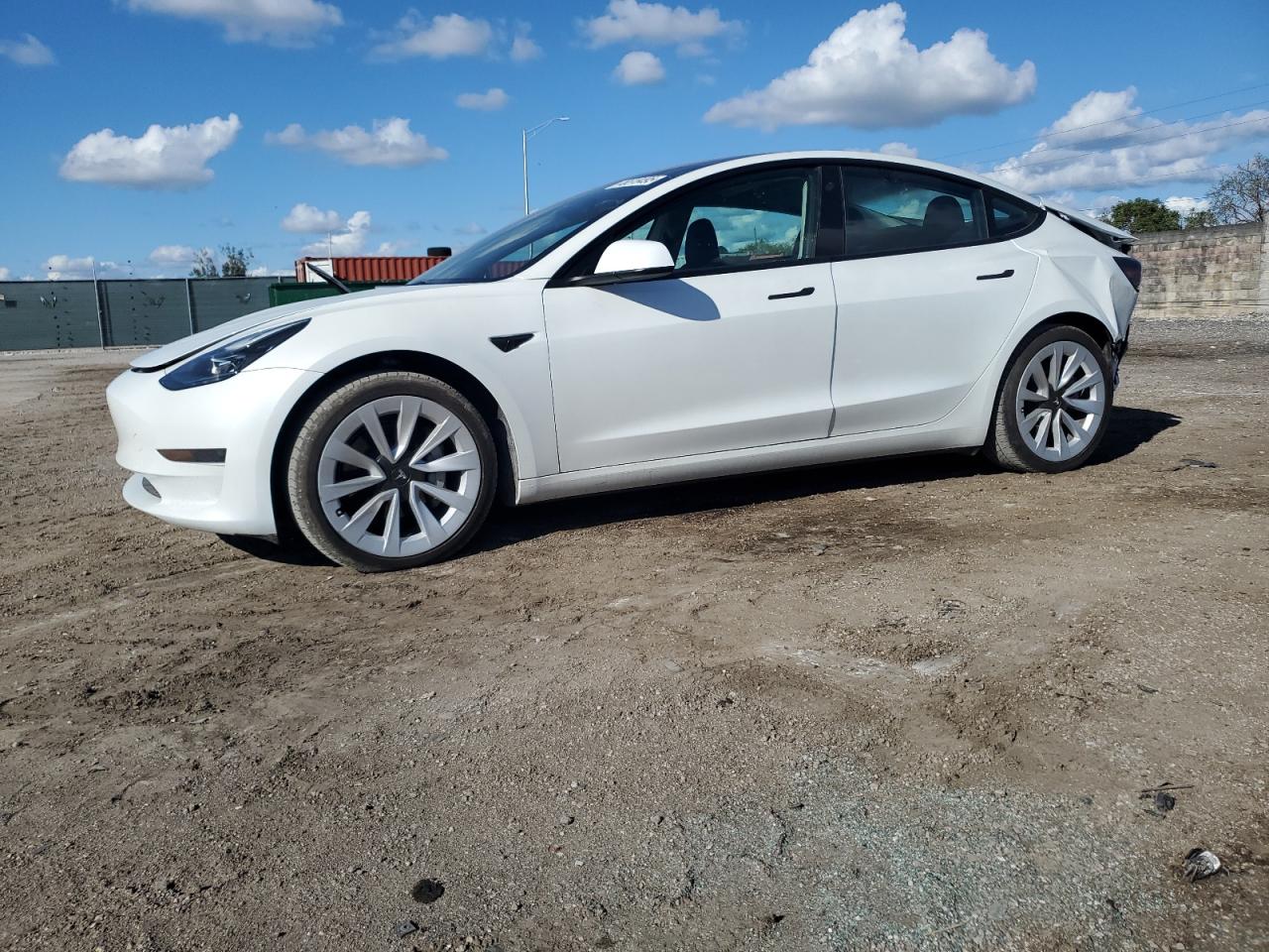 Фото: 5YJ3E1EA9PF647417 - 1