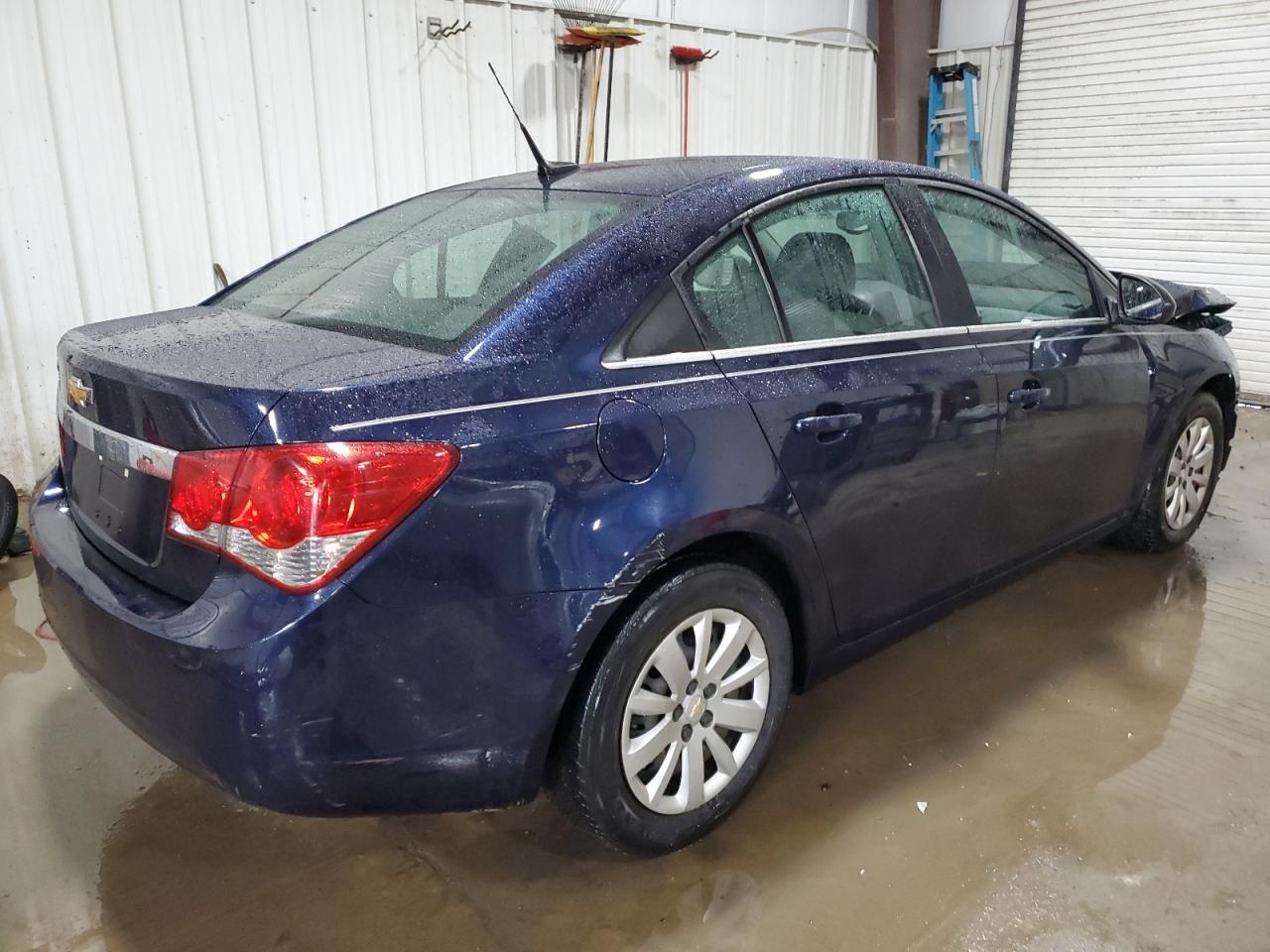 2011 Chevrolet Cruze - Image 3