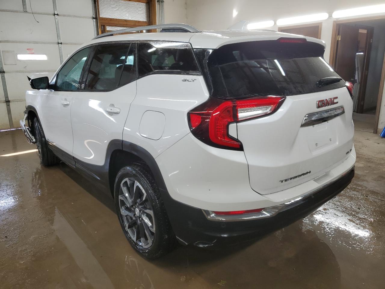 2022 GMC Terrain - Image 2