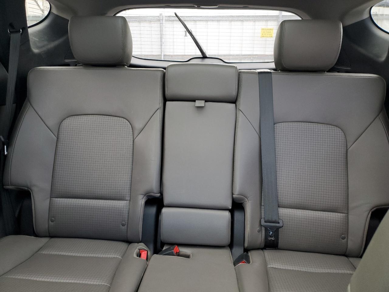 2013 Hyundai Santa Fe - Image 10